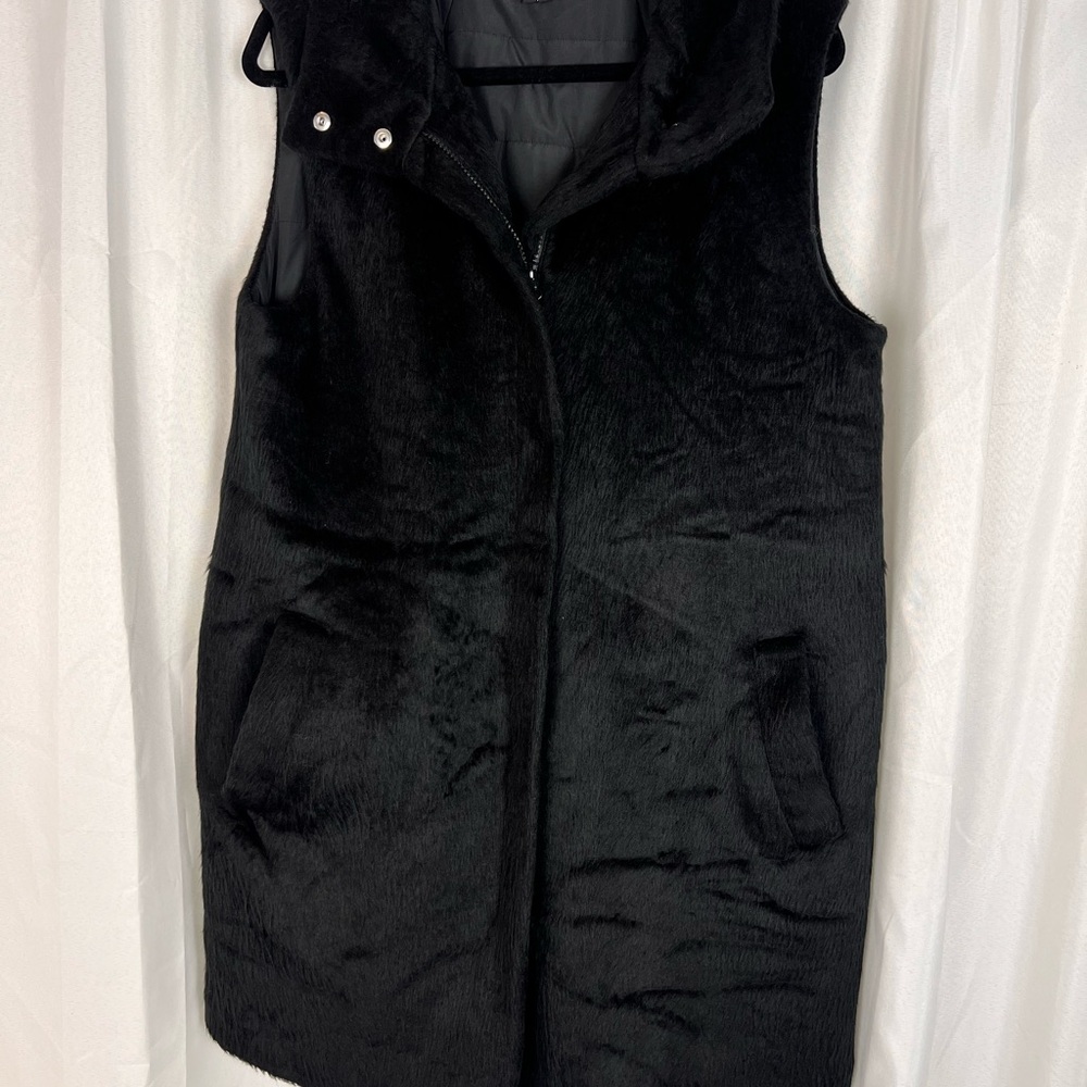 Theory Visterns Teddy black furry vest size Large